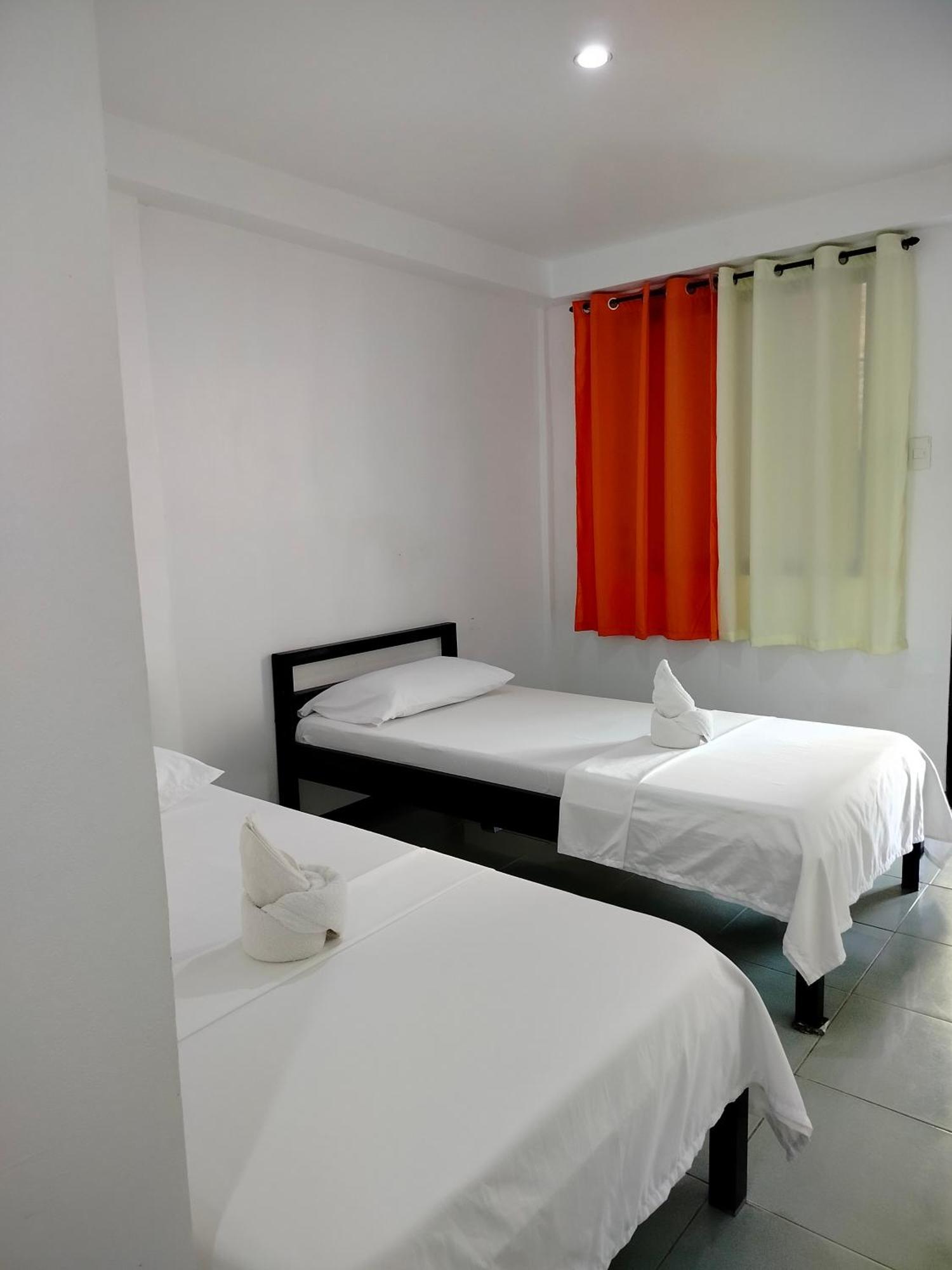 Lang2 Place Coron Exterior photo
