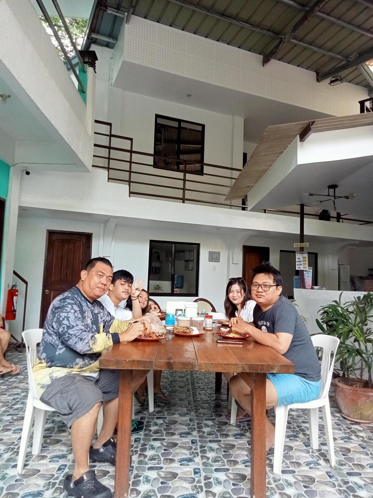Lang2 Place Coron Exterior photo